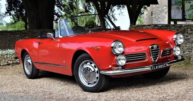 Automóvil clásico Alfa Romeo o Fiat