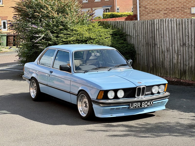 Automóvil clásico BMW